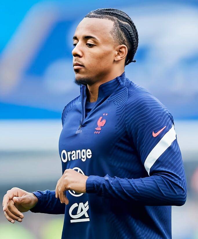 冲刺阶段西汉姆调整名单以备西甲，伤情更新环节打磨，赛场秩序良好，资深球员宣示担当的简单介绍